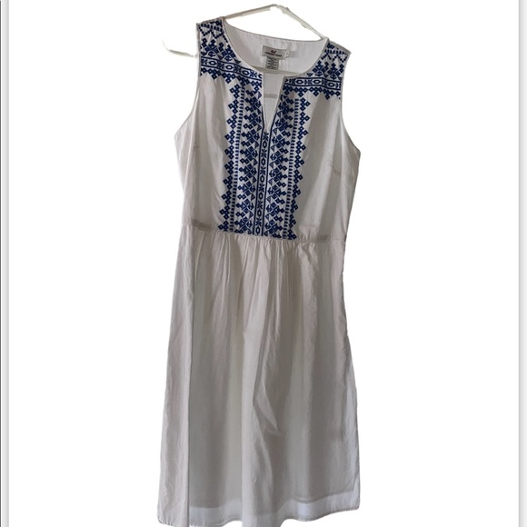 Vineyard Vines Dresses & Skirts - NWT Vineyard Vines White Tank Dress with Blue Embroidery Size 0